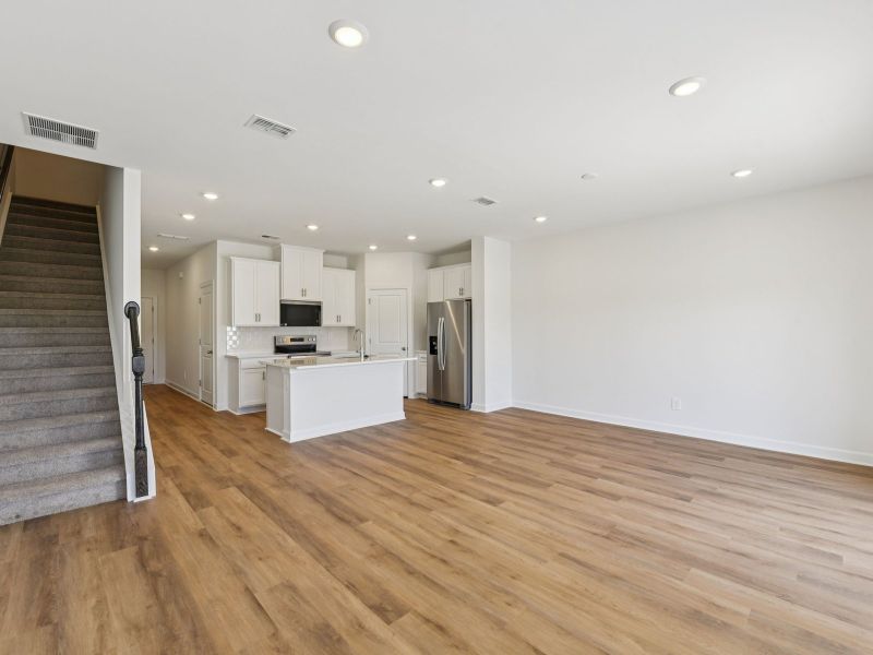 Spacious, unfurnished interior of a new home in Galloway Ridge, Charlotte (Image 9).