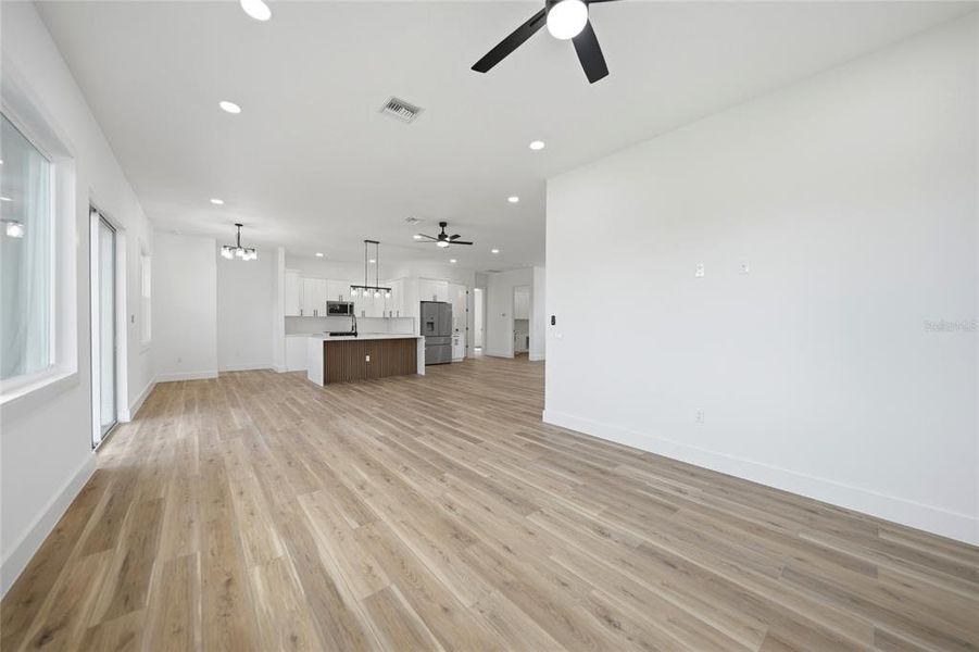 Spacious, unfurnished interior of a new home in , Punta Gorda (Image 38).