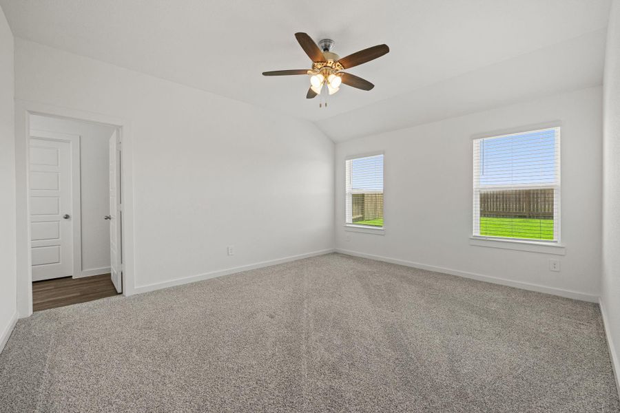 Spacious, unfurnished interior of a new home in , Rosharon (Image 29).
