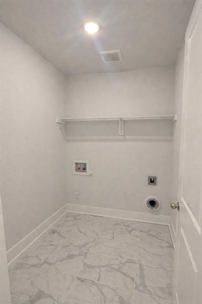 Spacious, unfurnished interior of a new home in , Fate (Image 19).