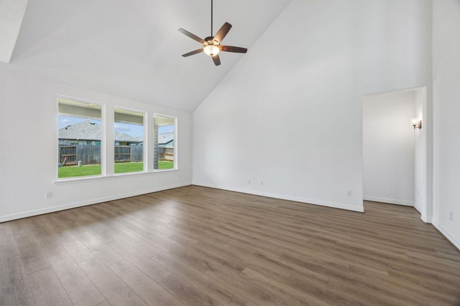 Spacious, unfurnished interior of a new home in Brookewater, Rosenberg (Image 31).