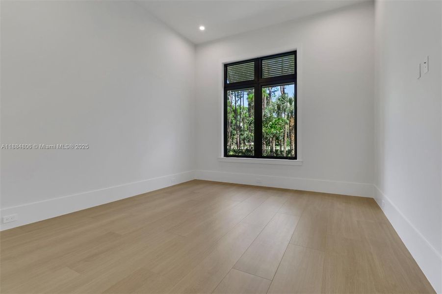 Spacious, unfurnished interior of a new home in , Naples (Image 14).
