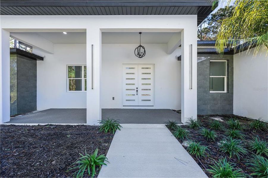 Exterior details and patio area of a home in , Eustis (Image 34).