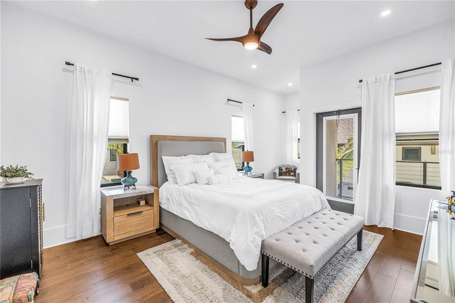 Furnished interior view inside a new home in , St. Petersburg (Image 38).