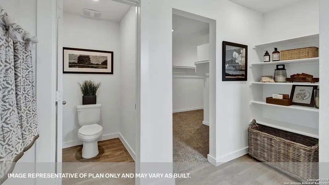 Furnished interior view inside a new home in Sonoma Oaks, Fredericksburg (Image 38).