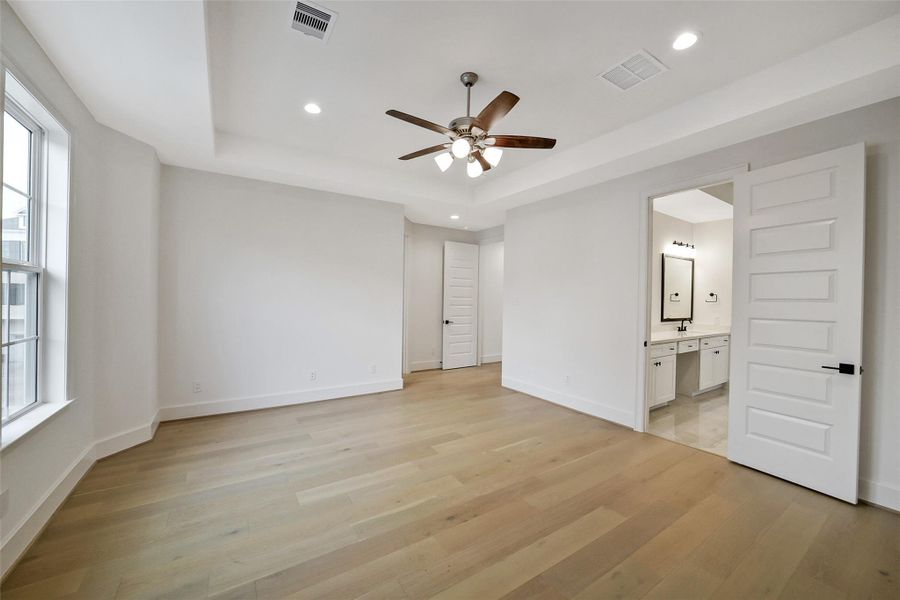 Spacious, unfurnished interior of a new home in Reserve in Memorial, Houston (Image 34). Spacious, unfurnished interior of a new home in Reserve in Memorial, Houston (Image 34).