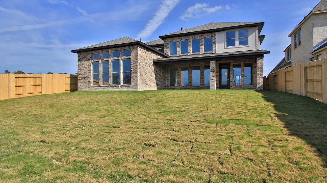 Exterior details and patio area of a home in Briarley 60', Montgomery (Image 3).