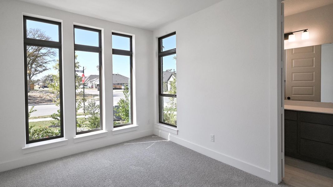 Spacious, unfurnished interior of a new home in 6 Creeks, Kyle (Image 17).