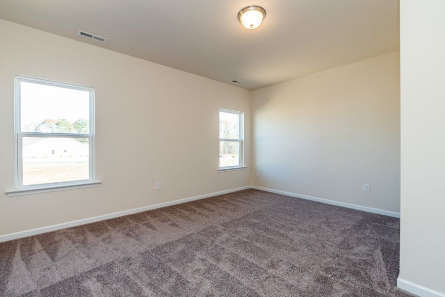 Spacious, unfurnished interior of a new home in The Oaks, Clarksville (Image 22).