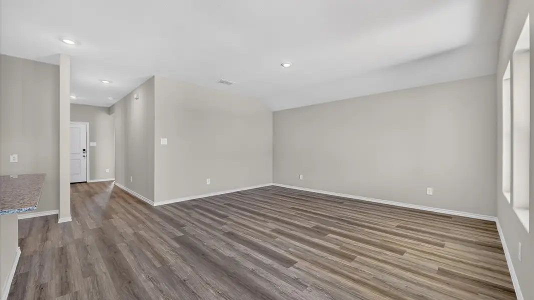 Spacious, unfurnished interior of a new home in The Hills at Reunion, Newark (Image 17).