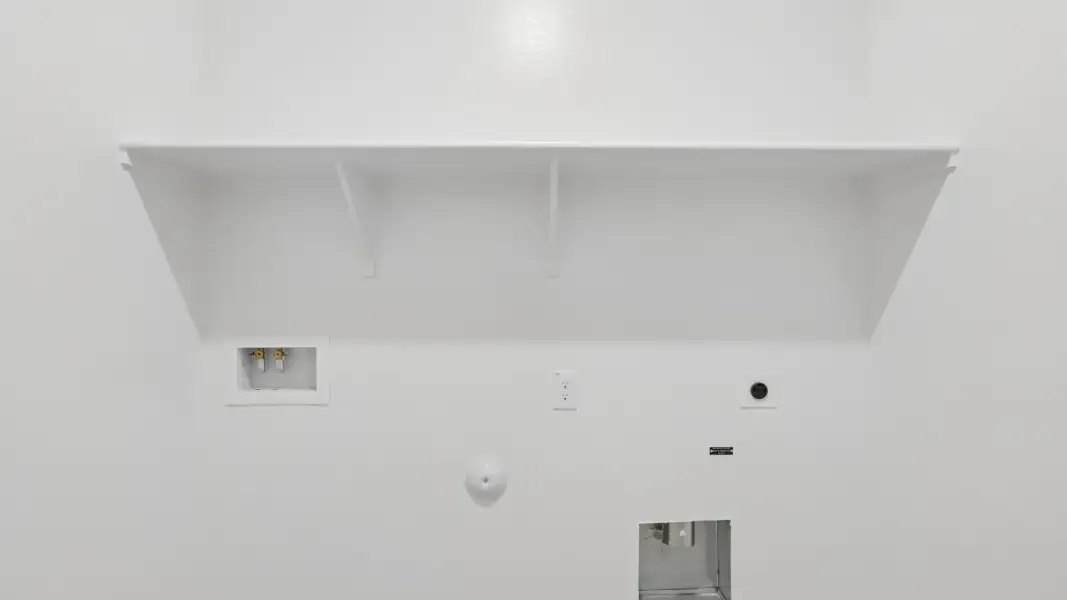 Spacious, unfurnished interior of a new home in Quail Ranch, San Tan Valley (Image 28).