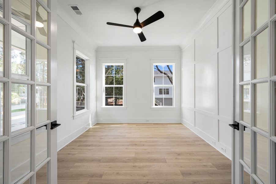 Spacious, unfurnished interior of a new home in Ferryboat Landing, Charleston (Image 23). Spacious, unfurnished interior of a new home in Ferryboat Landing, Charleston (Image 23).