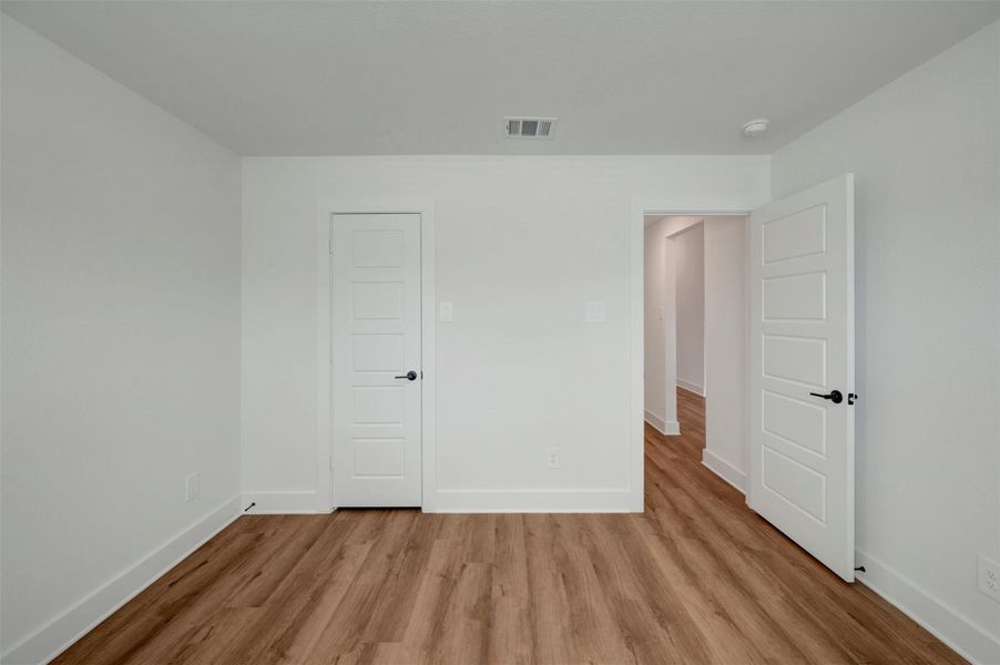 Spacious, unfurnished interior of a new home in Sorella, Tomball (Image 31).