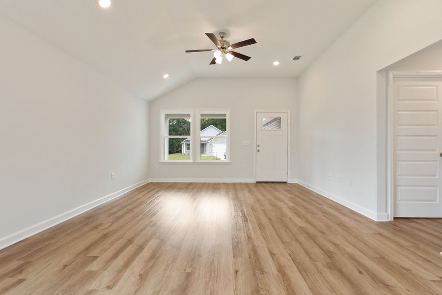 Spacious, unfurnished interior of a new home in Barton's Bend, Crestview (Image 20). Spacious, unfurnished interior of a new home in Barton's Bend, Crestview (Image 20).
