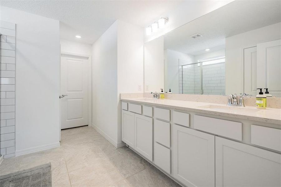 Furnished interior view inside a new home in , Land O' Lakes (Image 27).