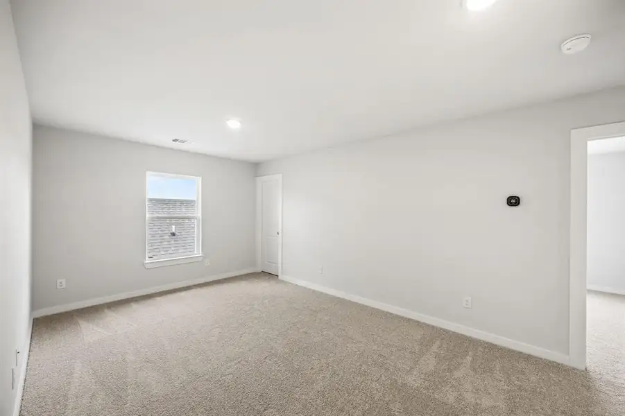 Spacious, unfurnished interior of a new home in Summerwood Estates, Red Oak (Image 13).