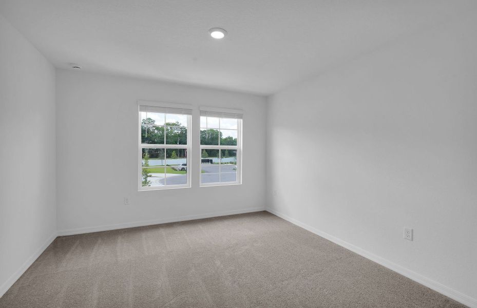 Spacious, unfurnished interior of a new home in Normandy Pines, Jacksonville (Image 19).