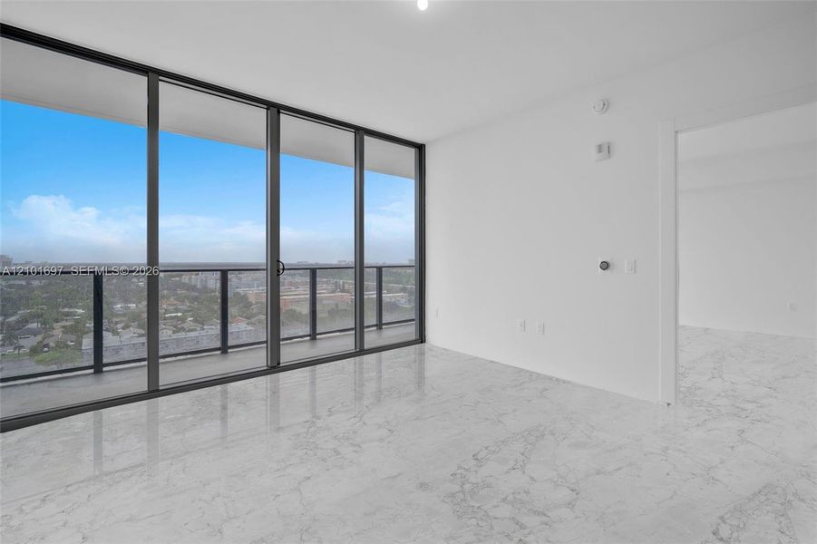 Spacious, unfurnished interior of a new home in , Hallandale Beach (Image 36).