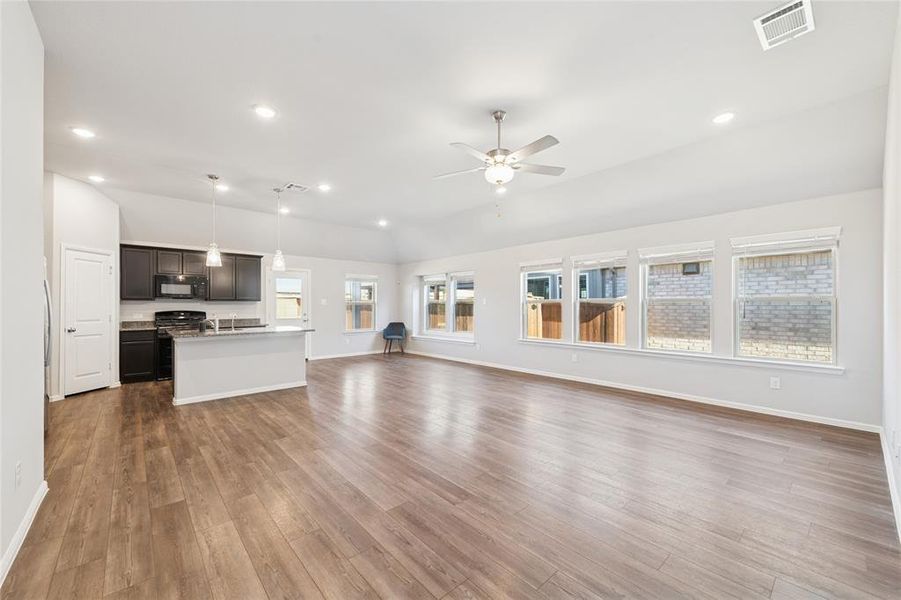 Spacious, unfurnished interior of a new home in Light Farms - Sweetwater, Celina (Image 13).