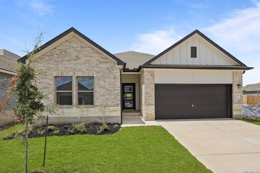 Front exterior of a new home in Summerlin, San Antonio, TX, highlighting curb appeal (Image 21).