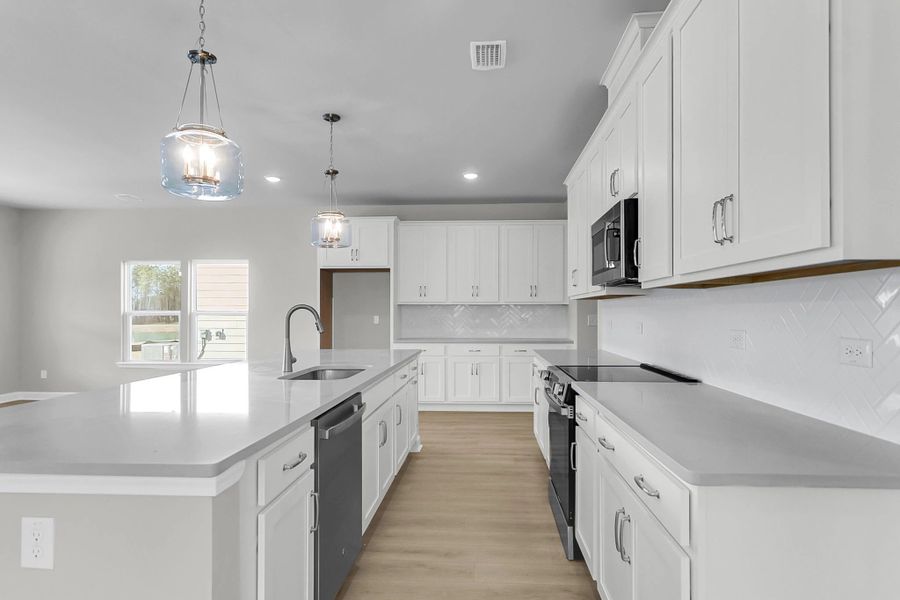 Similar McKinley floorplan with Timeless Collection. Features and finishes vary.