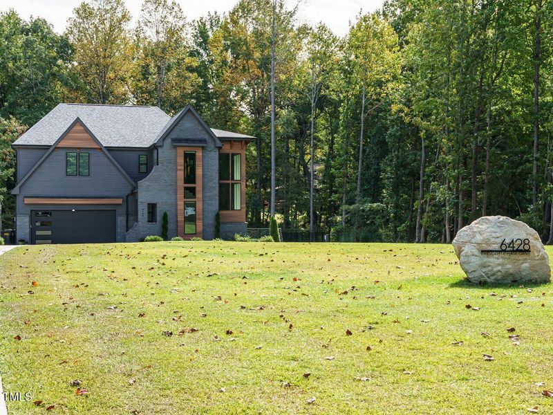 048-1280x960-front-yard 048-1280x960-front-yard