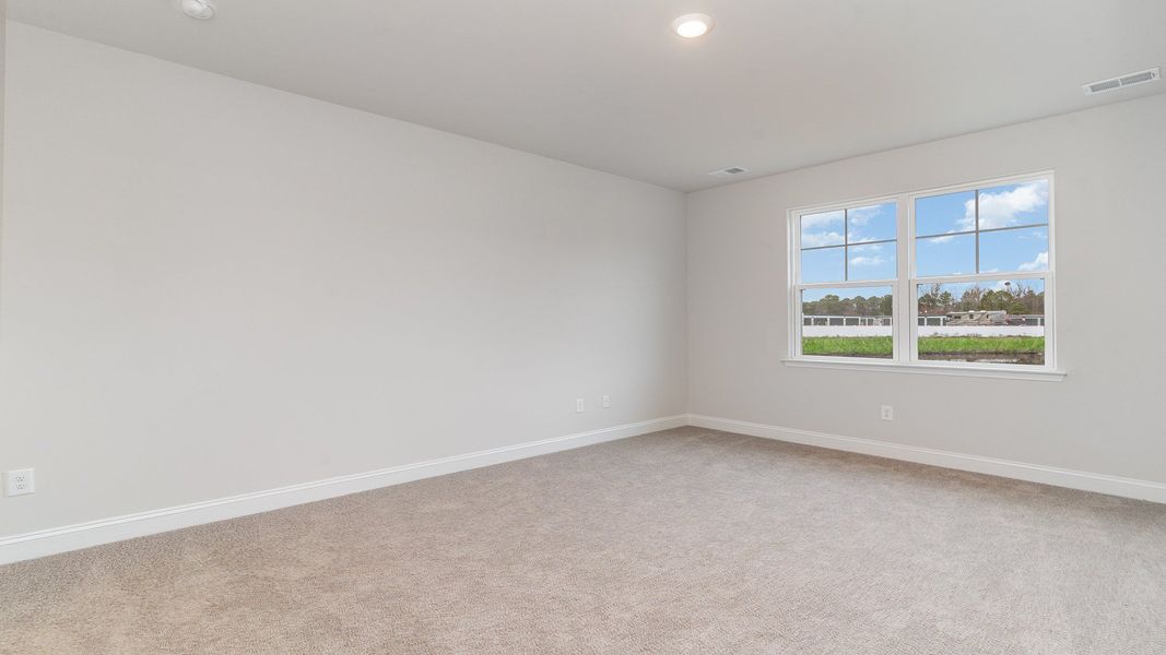 Representative unfurnished interior of a home built from the DARBY by D.R. Horton in Spring View Landing, Loris (Image 19).