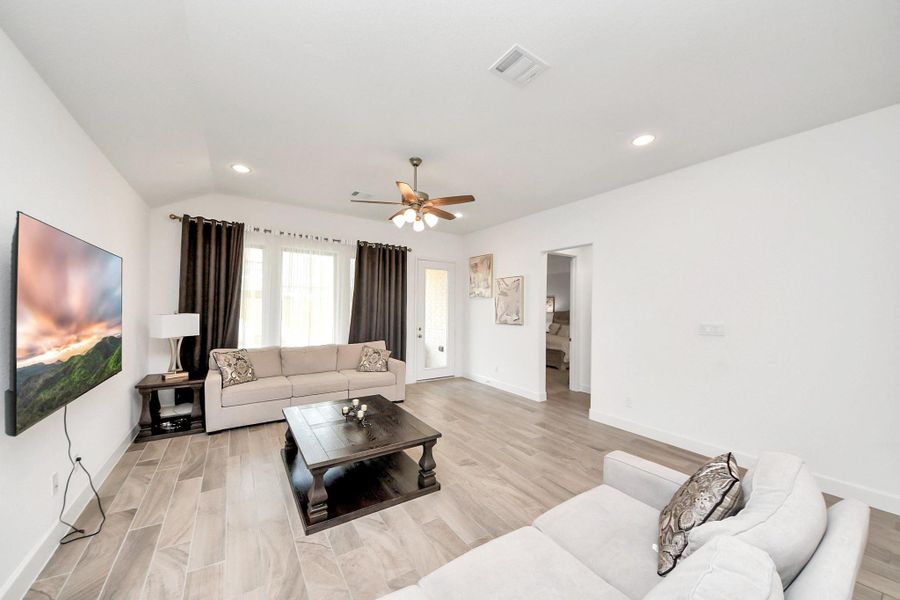 Image 14 of a home in Bridgeland 45'. Image 14 of a home in Bridgeland 45'.