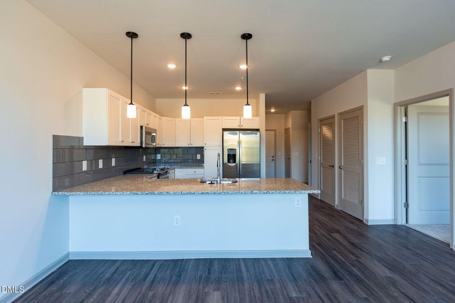 011-1920x1080-dining-kitchen