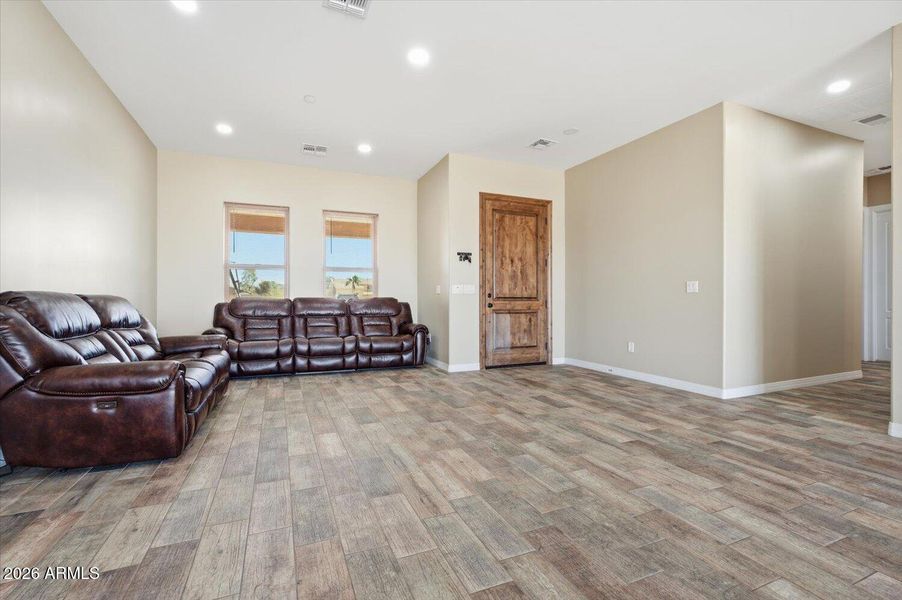 18-LivingRoom_10 18-LivingRoom_10