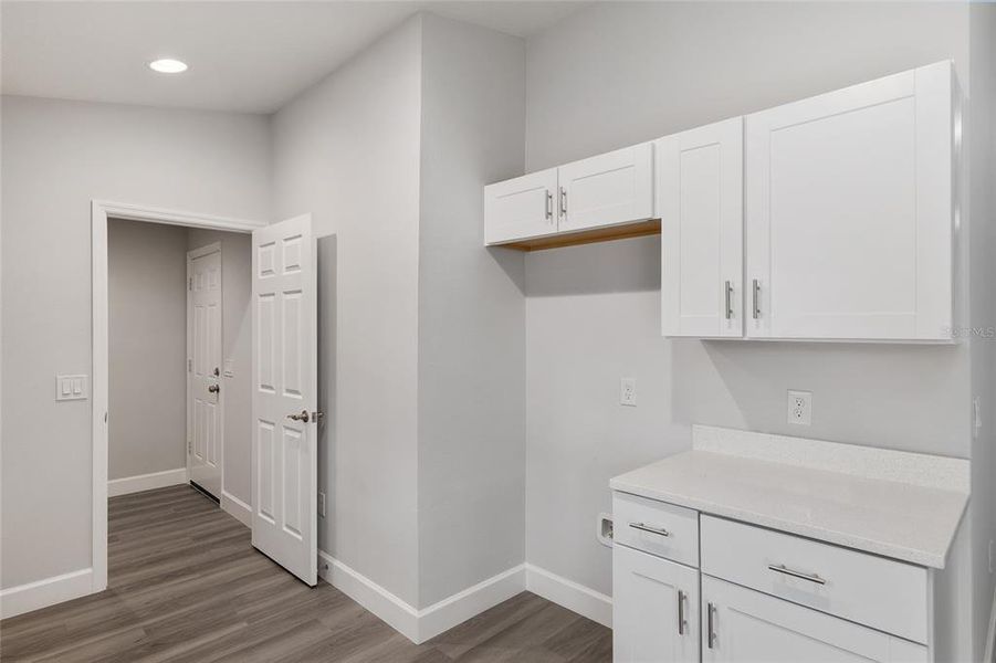 Furnished interior view inside a new home in , Dunnellon (Image 13).