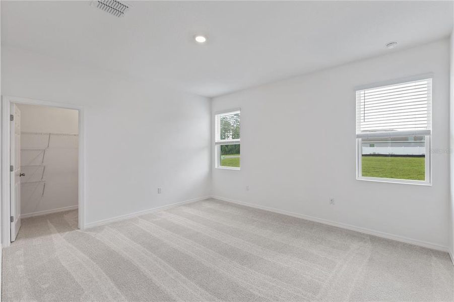 Spacious, unfurnished interior of a new home in Mirror Lake Village, Fruitland Park (Image 5).
