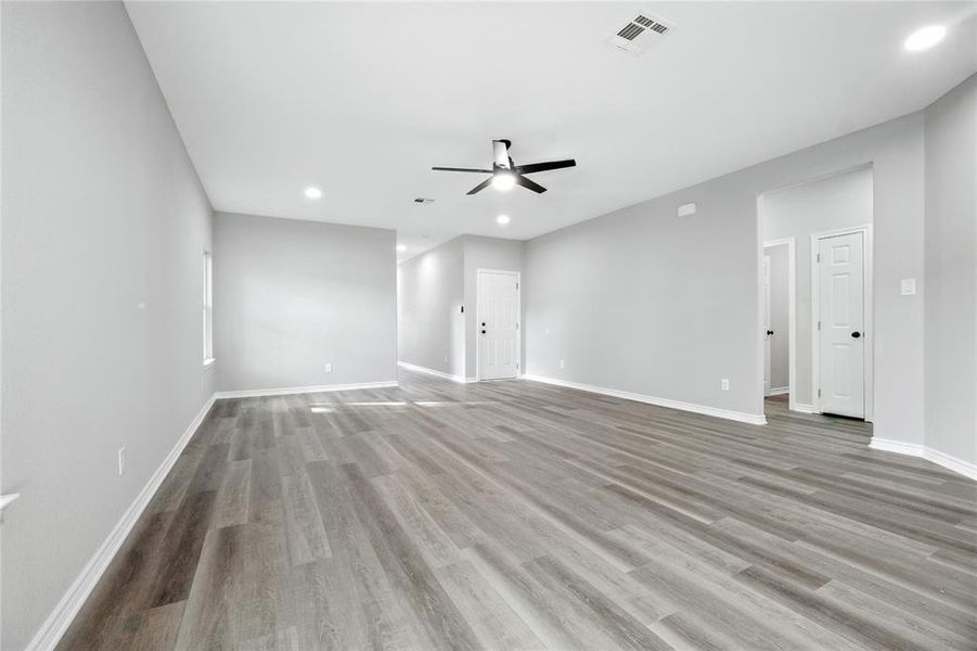 Spacious, unfurnished interior of a new home in , Hillsboro (Image 14).