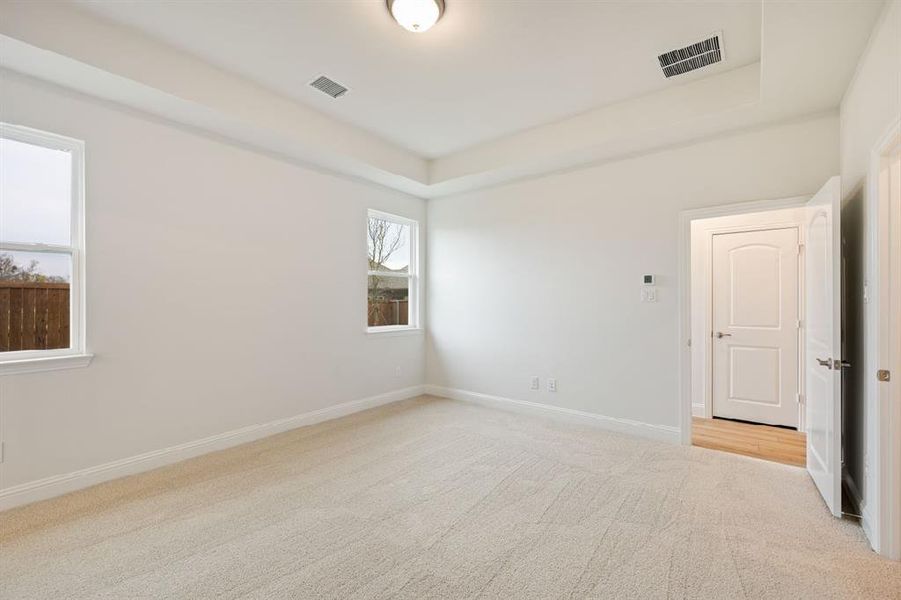 Spacious, unfurnished interior of a new home in Creekside, Royse City (Image 11).