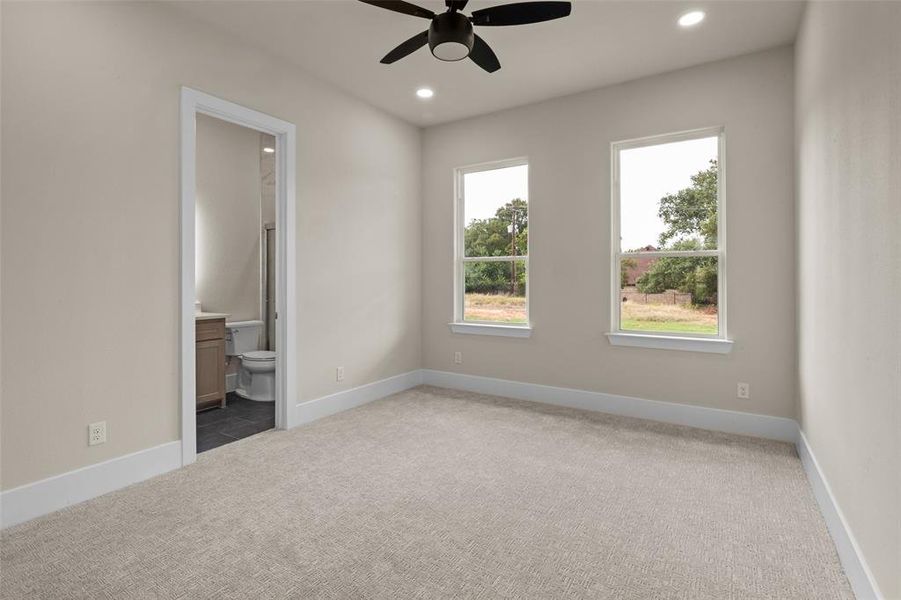 Spacious, unfurnished interior of a new home in Pecan Plantation, Granbury (Image 32).