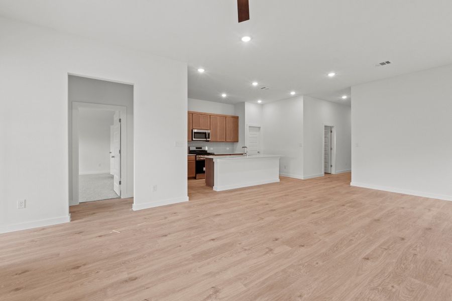 Spacious, unfurnished interior of a new home in Prairie Winds, Hutto (Image 20).