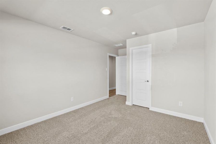 Spacious, unfurnished interior of a new home in Sandstone Estates, Granbury (Image 17).