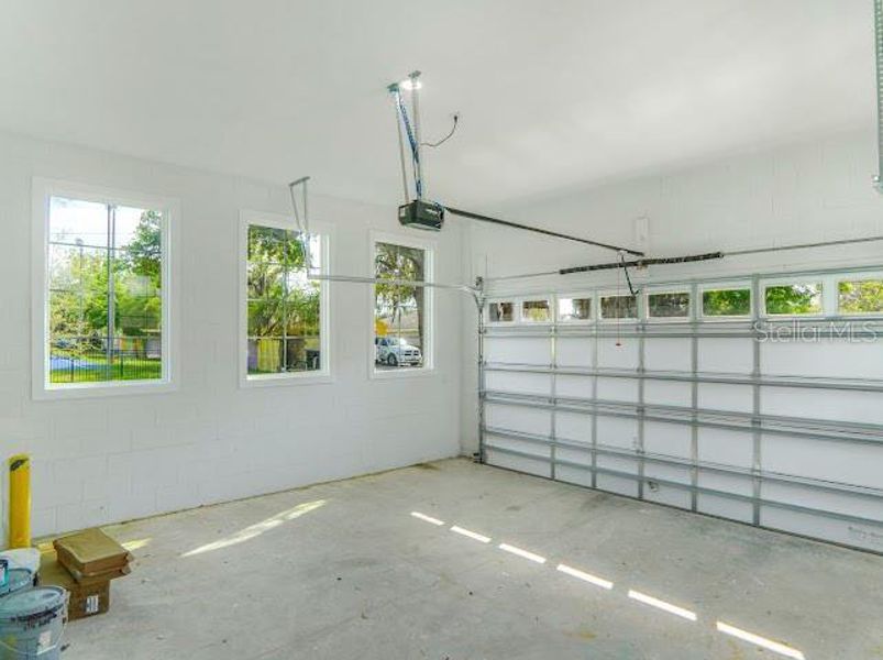 Spacious, unfurnished interior of a new home in , Oakland (Image 39).