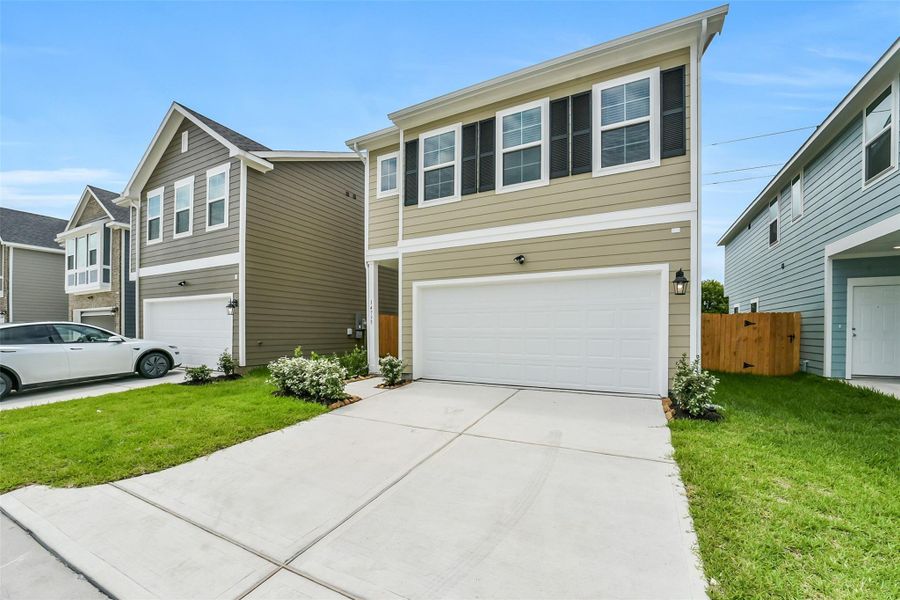 Front exterior of a new home in , Houston, TX, highlighting curb appeal (Image 22).