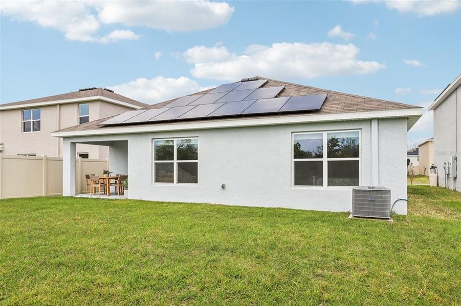 Exterior details and patio area of a home in North Park Isle, Plant City (Image 29).