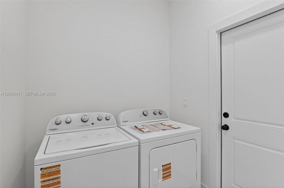 Close-up of interior finishes inside a home in , Lehigh Acres (Image 17).