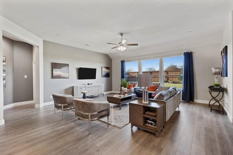 Furnished interior view inside a new home in Lakeview Pointe, Grand Prairie (Image 13).