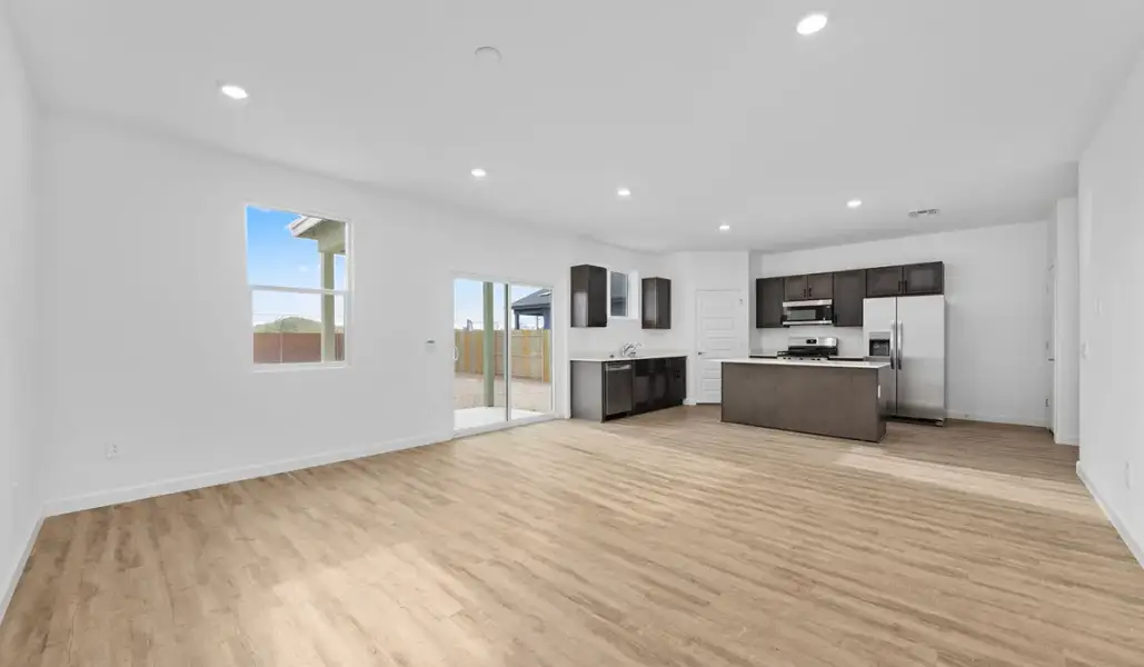 Spacious, unfurnished interior of a new home in Coronet at Gladden Farms, Marana (Image 14).