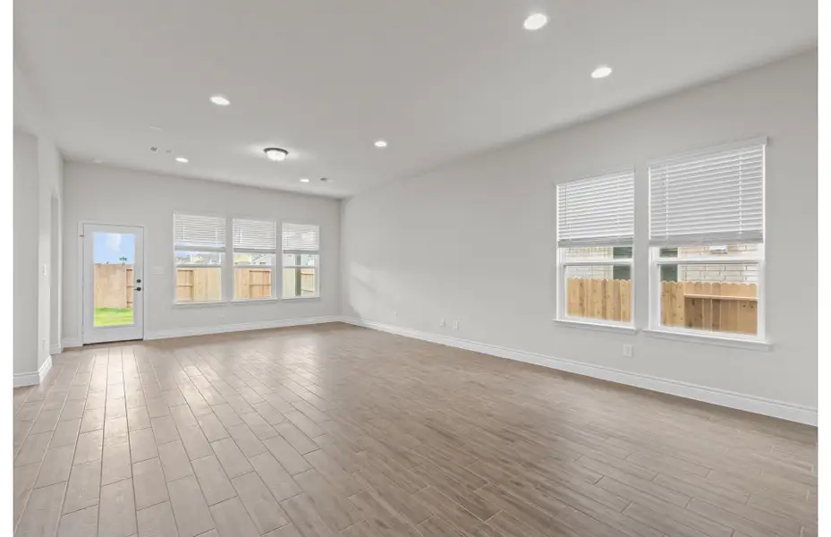 Spacious, unfurnished interior of a new home in Corley Farms, Boerne (Image 8).