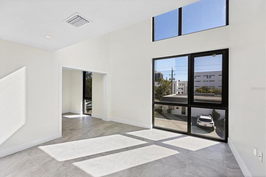 Spacious, unfurnished interior of a new home in , Sarasota (Image 26).