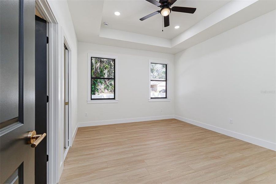 Spacious, unfurnished interior of a new home in , Tampa (Image 18).