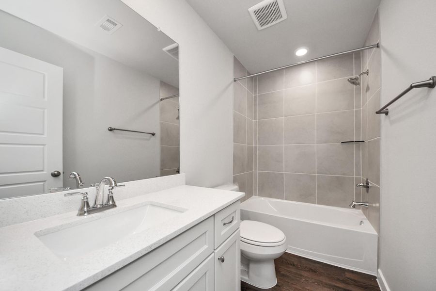 Furnished interior view inside a new home in Santa Fe, Cleveland (Image 10).