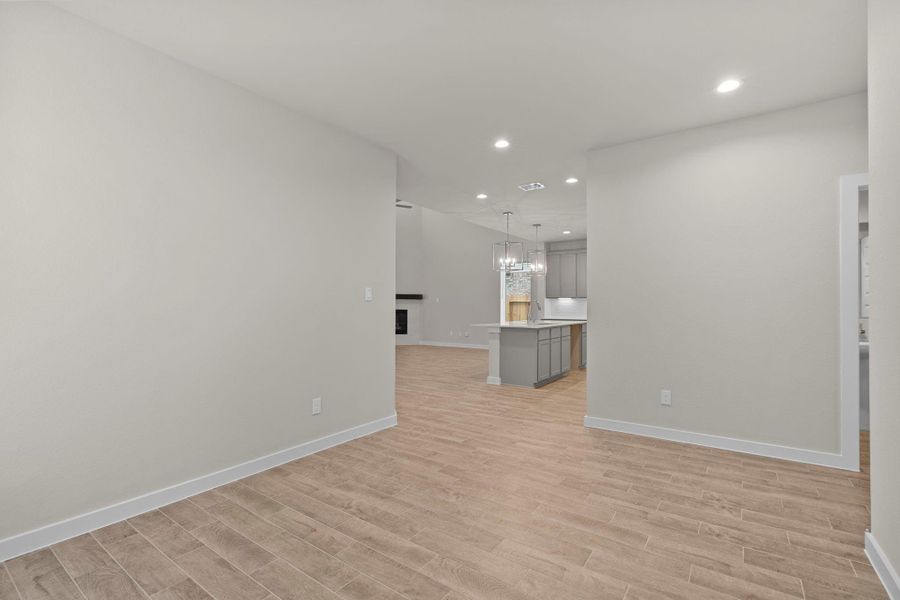 Spacious, unfurnished interior of a new home in Briarwood Crossing, Rosenberg (Image 12).