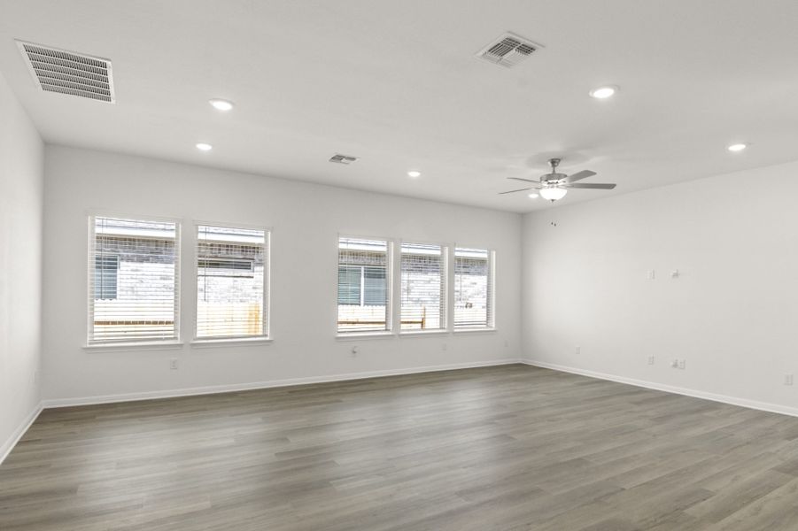 Spacious, unfurnished interior of a new home in Crosswinds, San Marcos (Image 19).