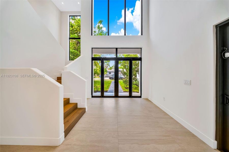 Spacious, unfurnished interior of a new home in , Miami (Image 34).